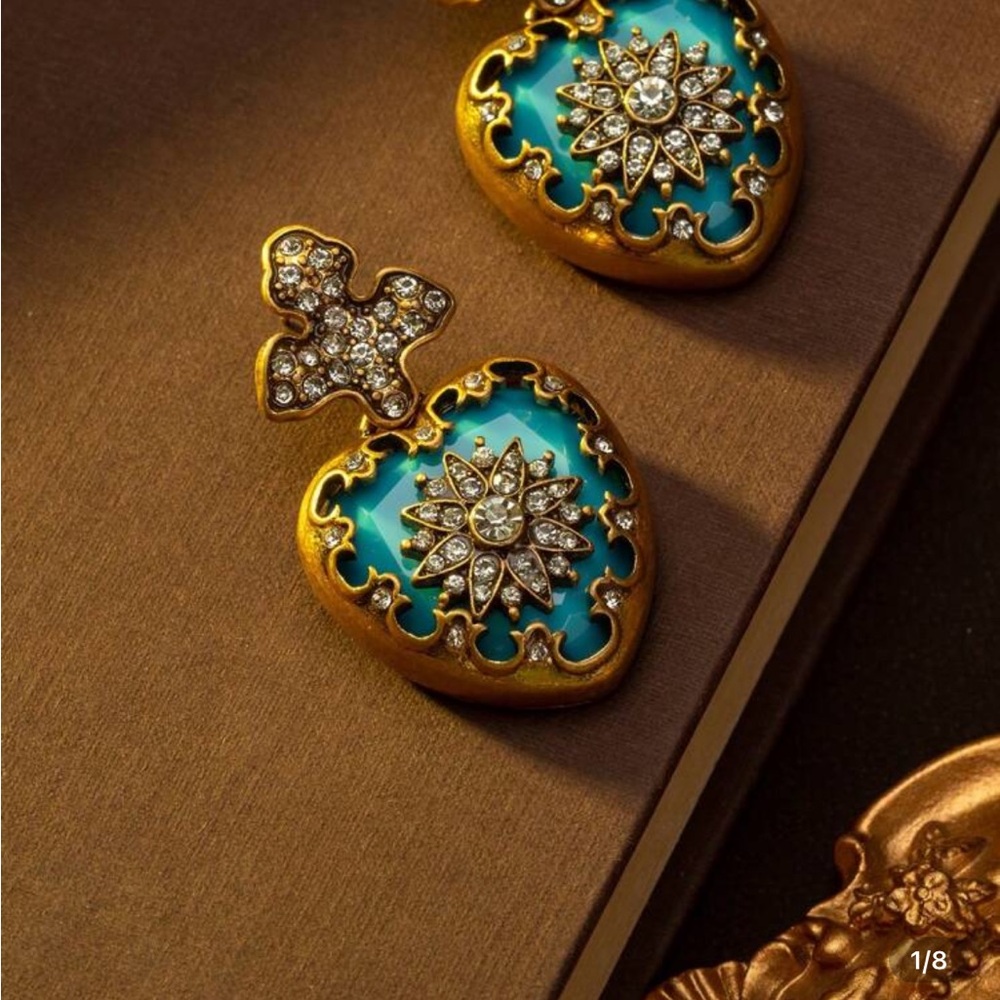 Beautiful vintage look Gold and Turquoise Heart Earrings